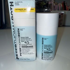 Peter Thomas Roth Water Drench SPF 45 Moisturizer - White and Blue